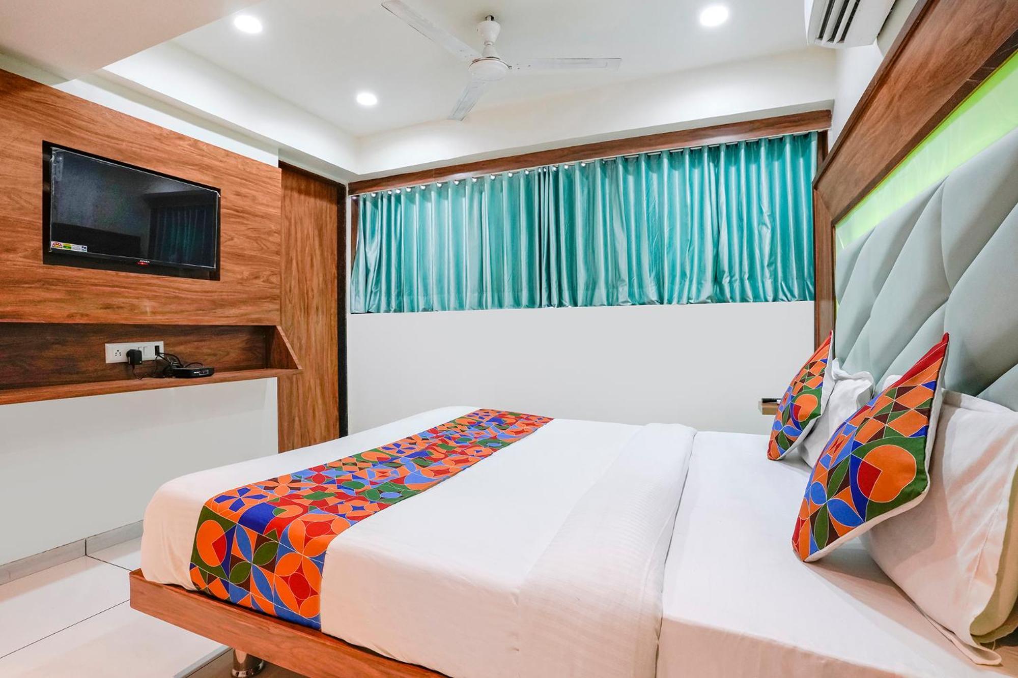 Fabexpress Royal Bird Hotel Ahmedabad Exterior photo