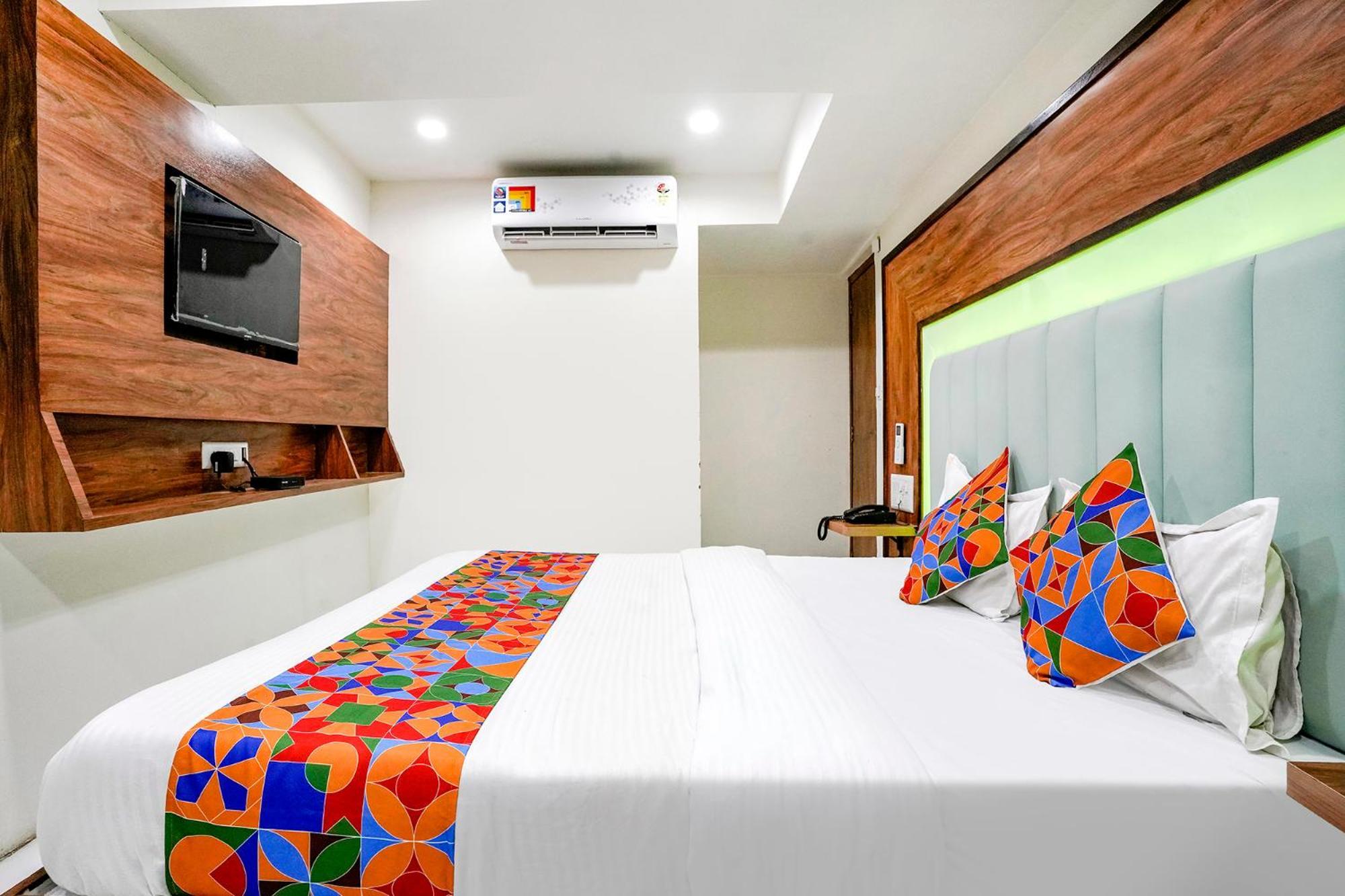 Fabexpress Royal Bird Hotel Ahmedabad Exterior photo