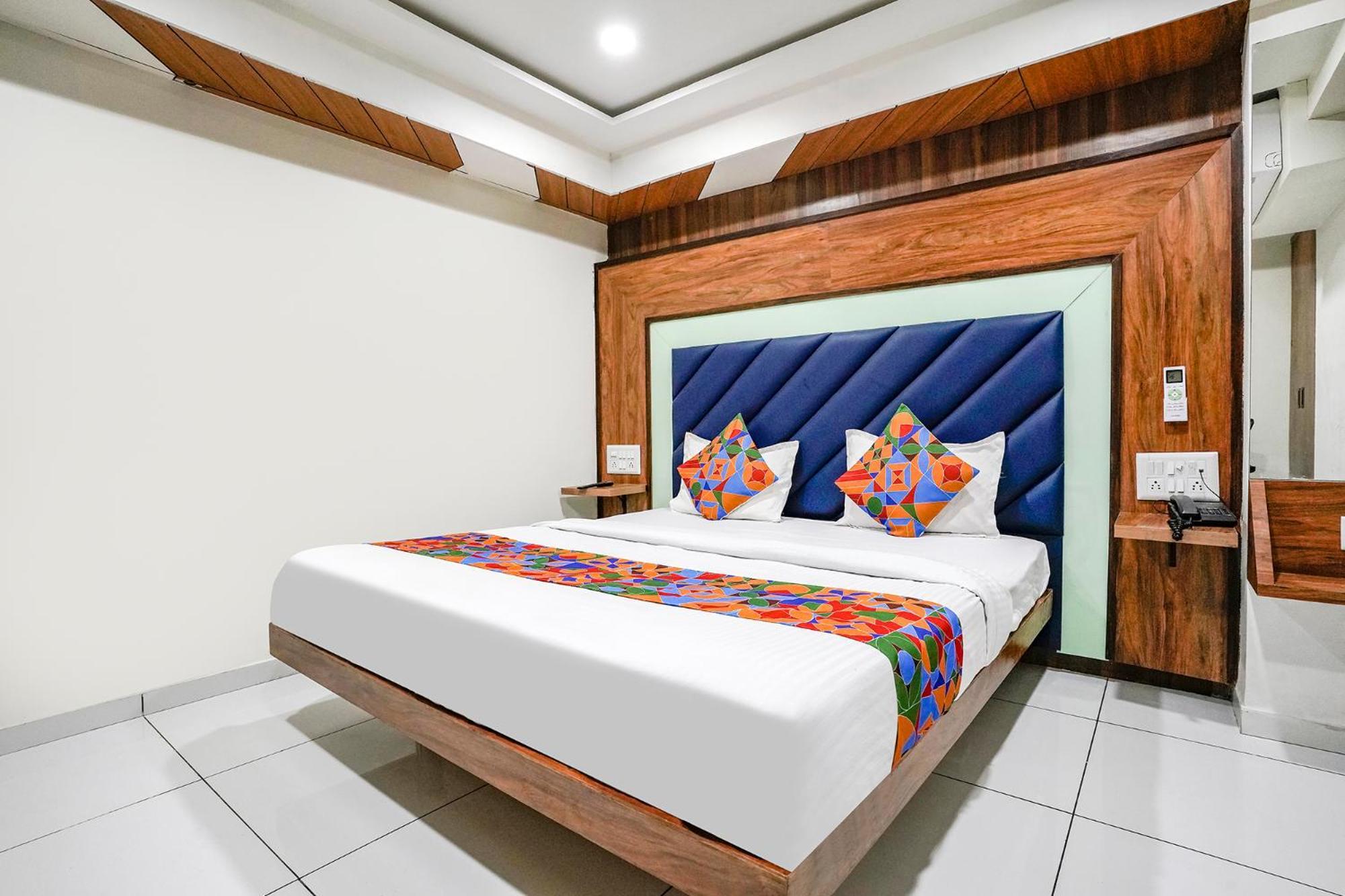 Fabexpress Royal Bird Hotel Ahmedabad Exterior photo