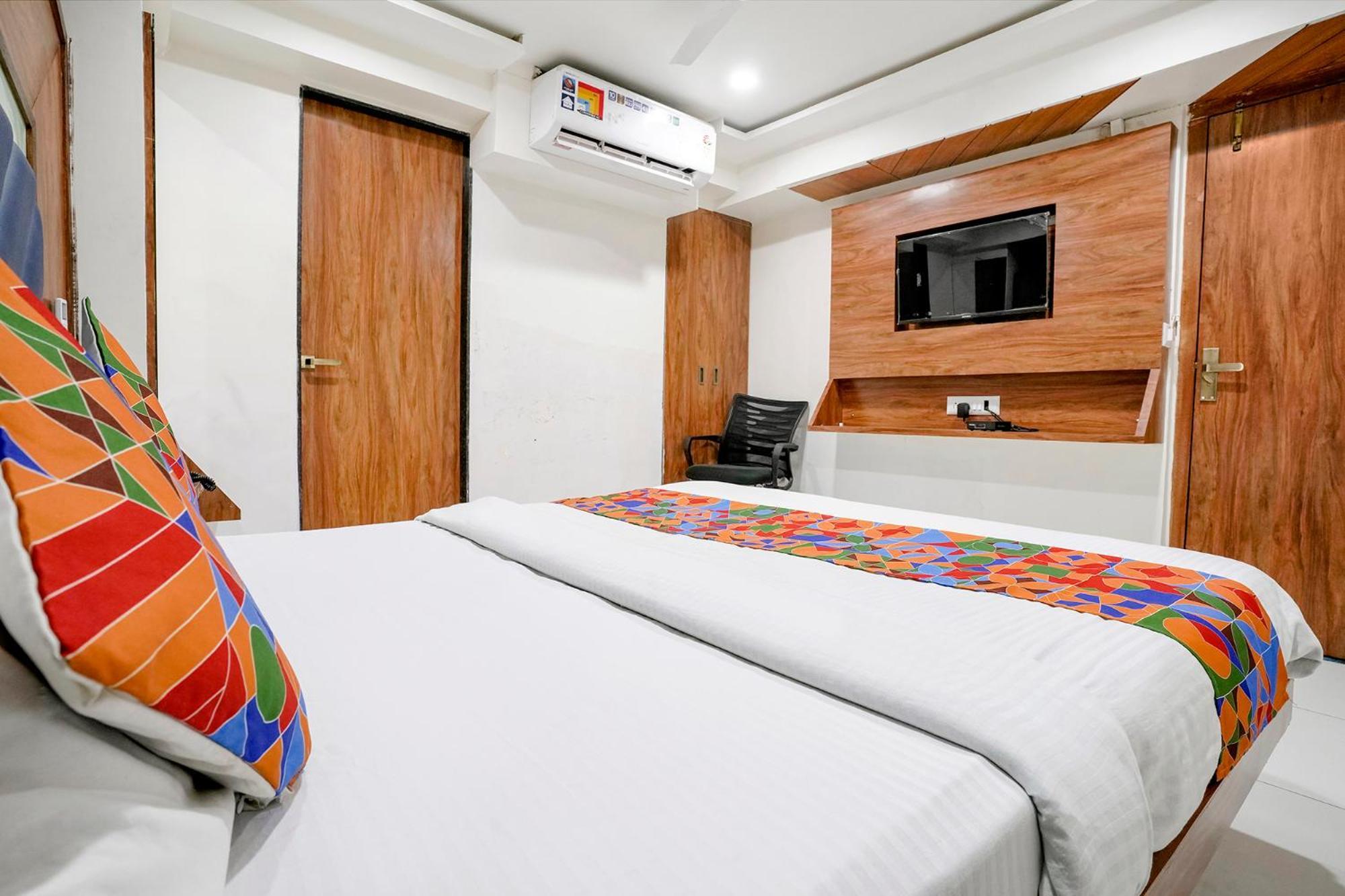 Fabexpress Royal Bird Hotel Ahmedabad Exterior photo