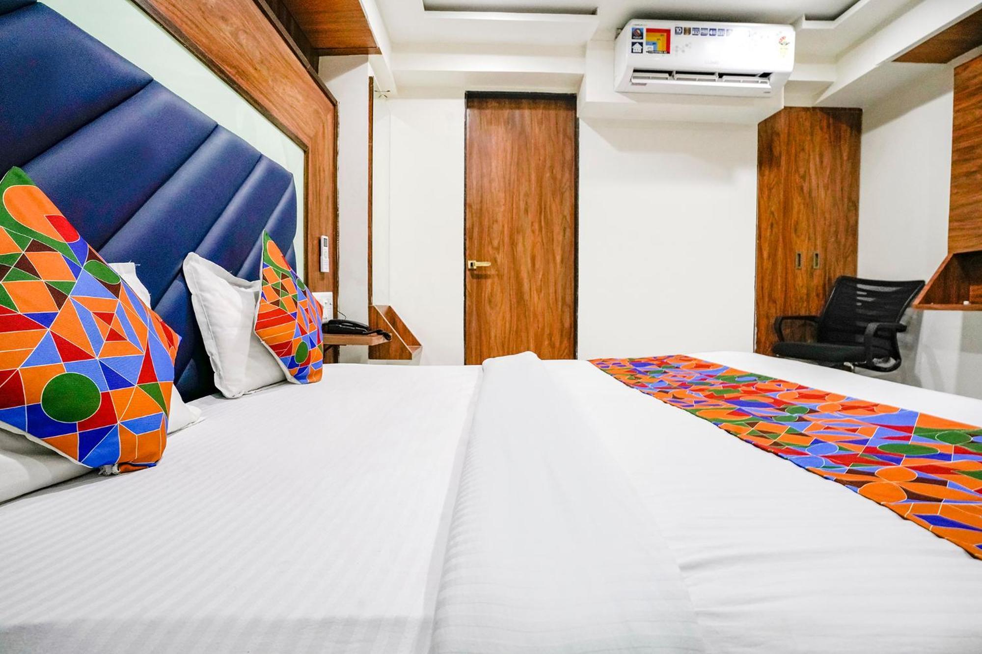 Fabexpress Royal Bird Hotel Ahmedabad Exterior photo