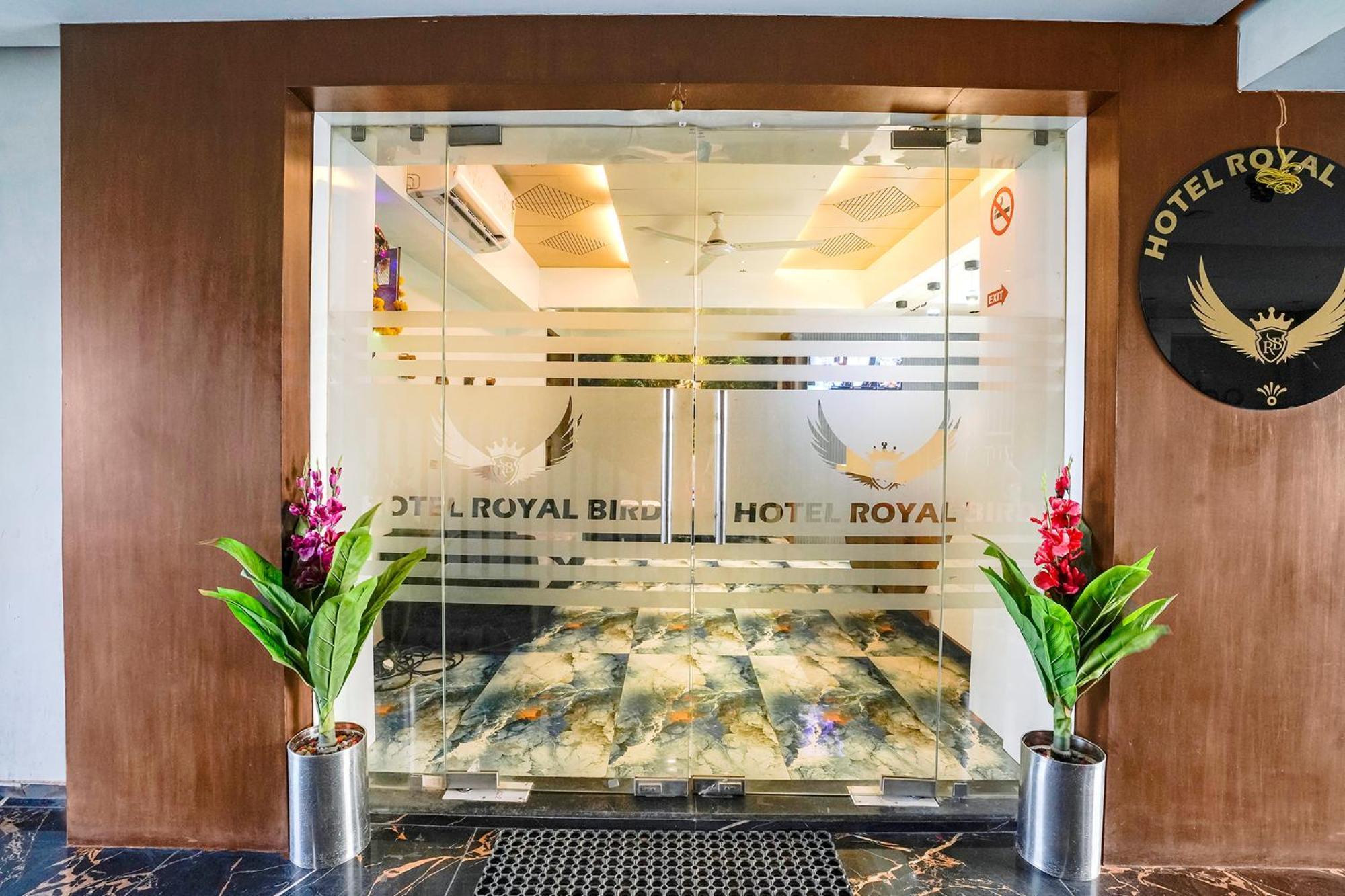 Fabexpress Royal Bird Hotel Ahmedabad Exterior photo
